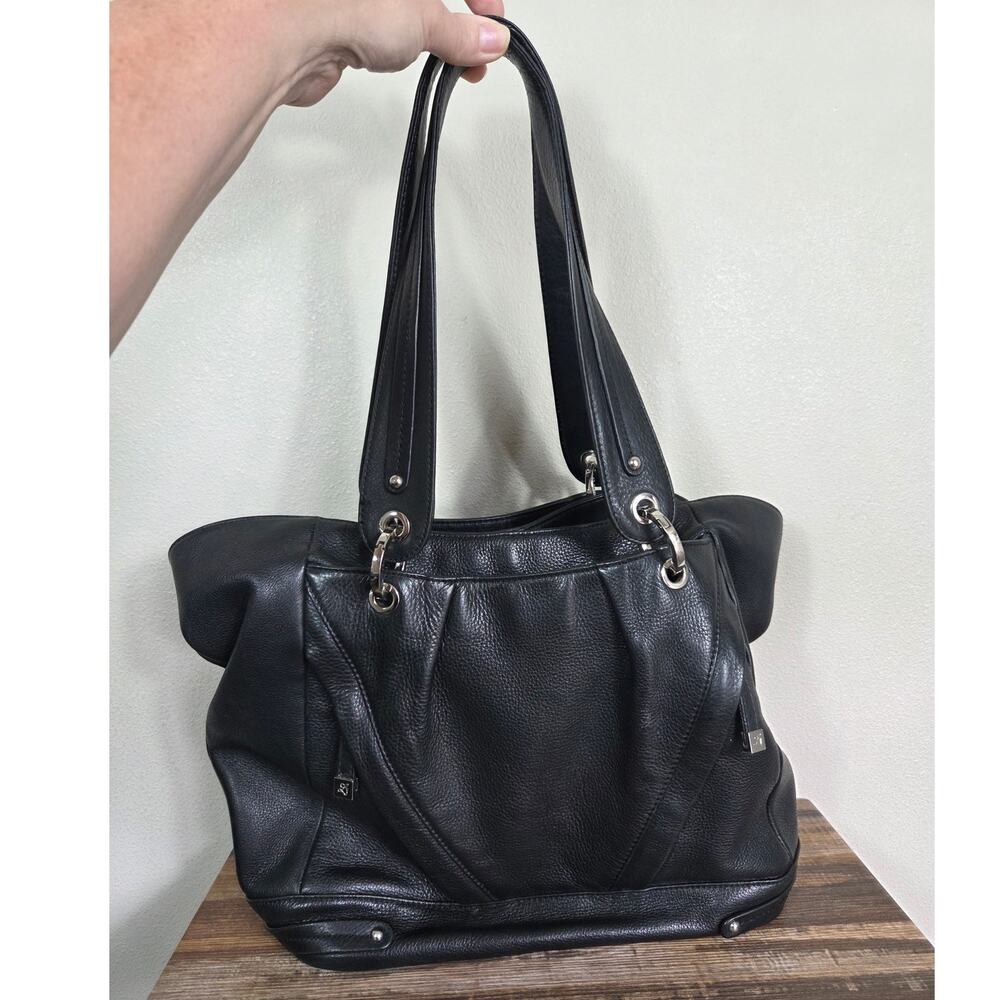La Victoire Black Leather Shoulder Bag Luxury